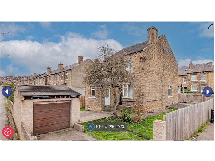 3 Bedroom Detached House To Rent In Dewhurst Road, Huddersfield, HD2