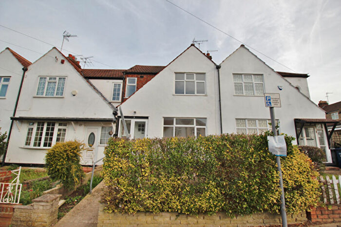 3 Bedroom Terraced House To Rent In Dale Close, Barnet, EN5