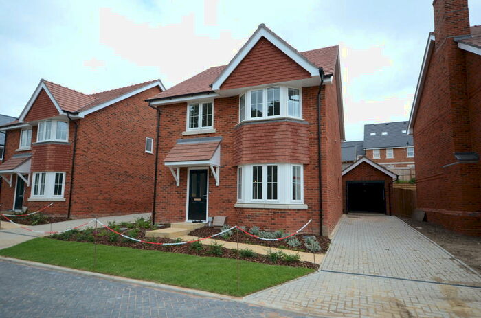 4 Bedroom Detached House To Rent In Kennedy Place, RG40
