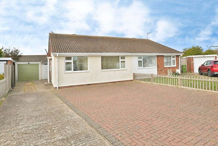 2 Bedroom Bungalow For Sale In Aspen Close, St. Marys Bay, Romney Marsh, Kent, TN29