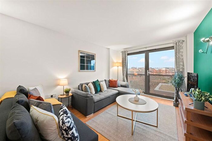 2 Bedroom Flat To Rent In Deals Gateway, Lewisham, SE13