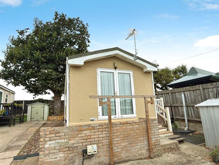2 Bedroom Mobile/park Home For Sale In Beach Farm Park, Pakefield, Lowestoft, Suffolk, NR33