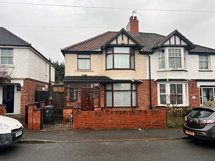 3 Bedroom Semi Detached House For Sale In Lewisham Road, Gloucester, GL1