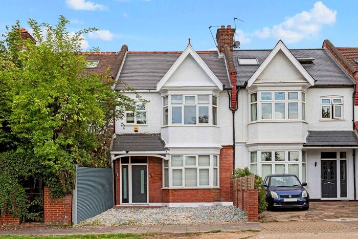 4 Bedroom Flat To Rent In Kings Avenue, London, SW4