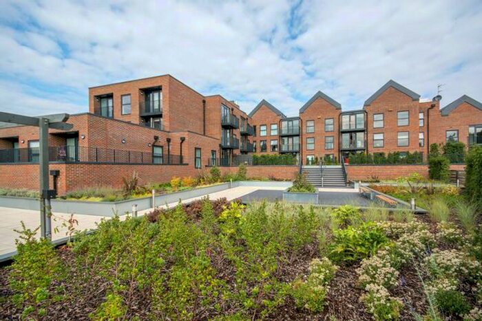 2 Bedroom Flat To Rent In Tooting High Street, Tooting, London, SW17