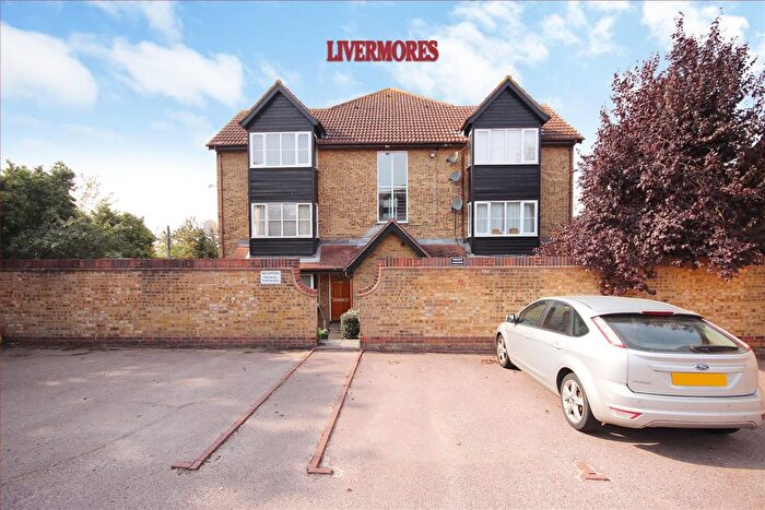 Studio For Sale In Knights Manor Way, Dartford, DA1