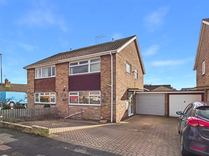 3 Bedroom Semi-Detached House For Sale In Westbrook Crescent, Gilberdyke, HU15