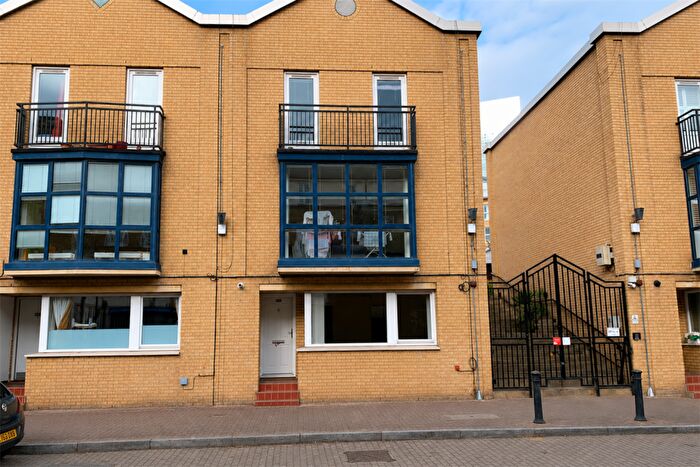 1 Bedroom Maisonette For Sale In Rotherhithe Street, SE16