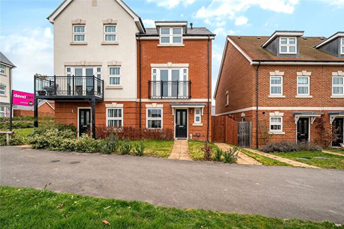 4 Bedroom Semi Detached House For Sale In Oak Avenue, Wokingham, Berkshire, RG40