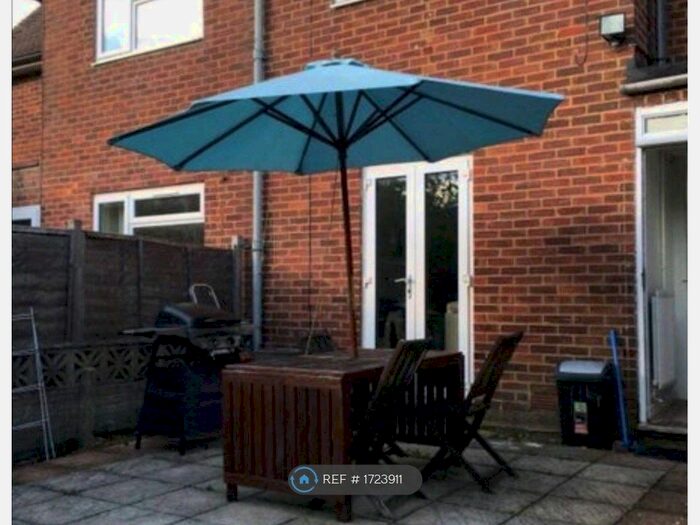 5 Bedroom Semi-Detached House To Rent In Fox Lane, Winchester, SO22