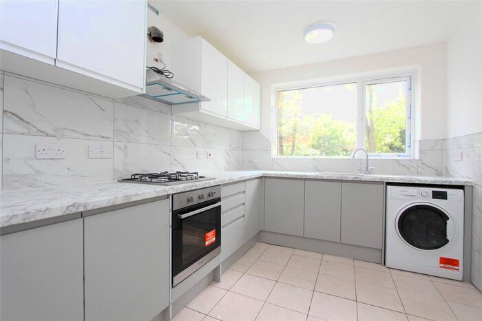 2 Bedroom Flat To Rent In Dingle Court, Aran Drive, Stanmore, HA7