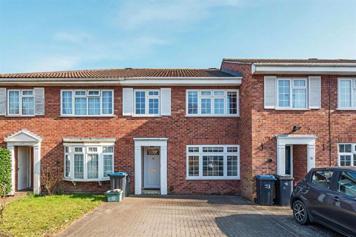 4 Bedroom Terraced House For Sale In Mayfair Close, Surbiton, KT6