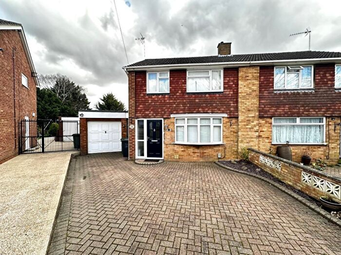 3 Bedroom Semi Detached House To Rent In Carsdale Close, Limbury Mead, Luton, LU3