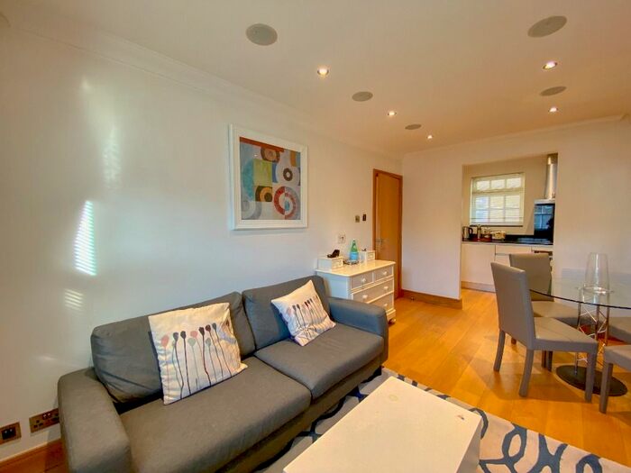 2 Bedroom Flat To Rent In Durweston Street, London, W1H