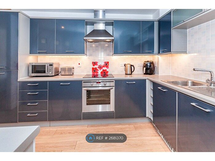 2 Bedroom Flat To Rent In Pavilions, Windsor, SL4