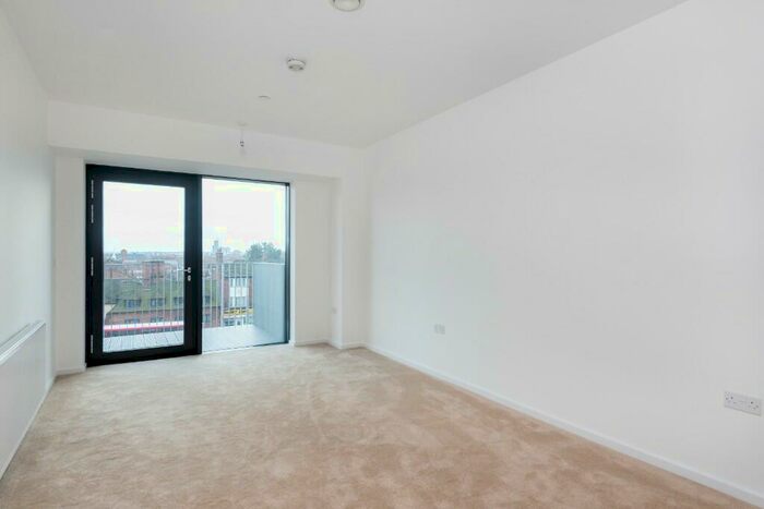 2 Bedroom Flat To Rent In Ilford Hill, Ilford, London, IG1