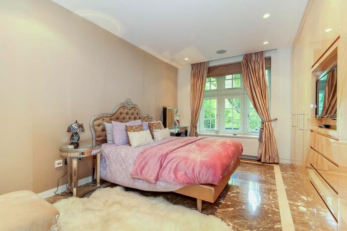 5 Bedroom Flat To Rent In Knightsbridge, London, SW1X