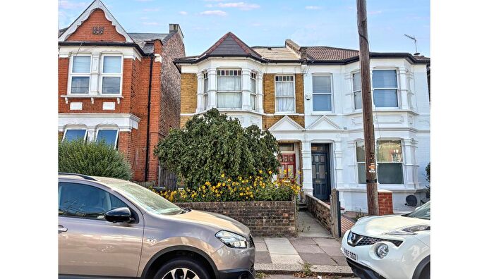 1 Bedroom Flat For Sale In Flat A, Crescent Road, Wood Green, London, N22