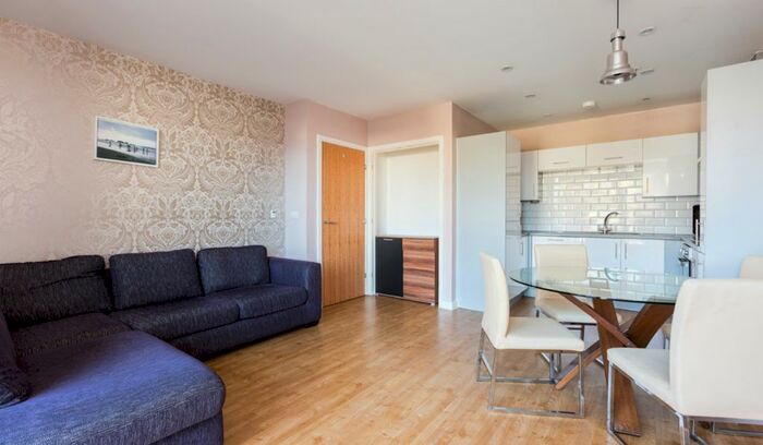 3 Bedroom Flat To Rent In Bishops Way, London, E2