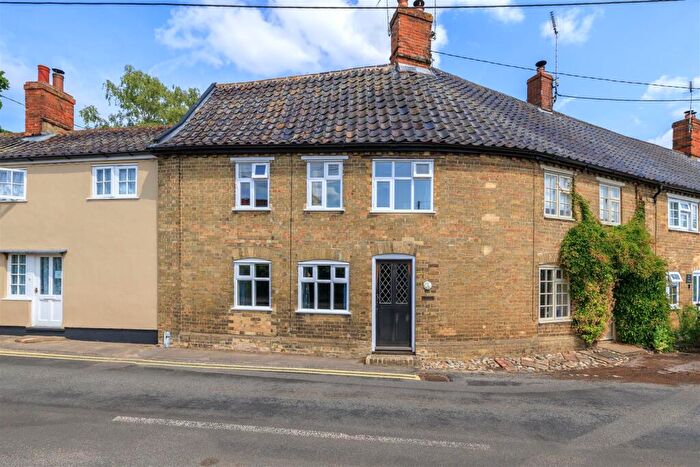 2 Bedroom Terraced House For Sale In The Street, Holton, IP19