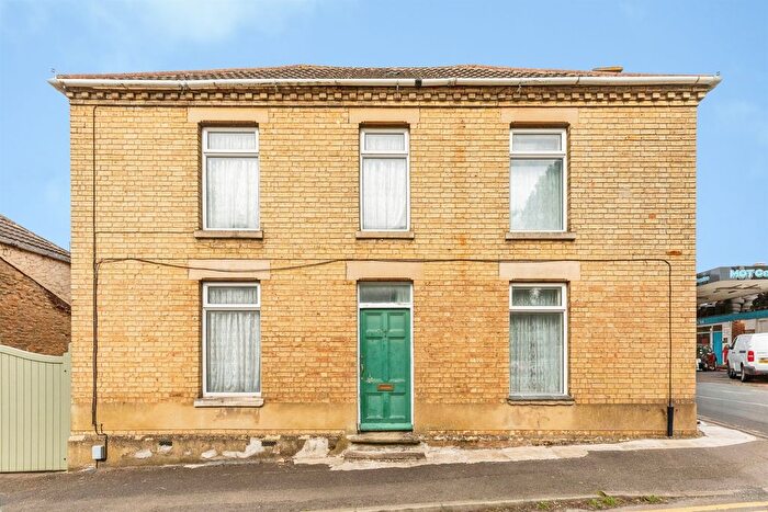 4 Bedroom Detached House For Sale In Bridge Street, Raunds, NN9