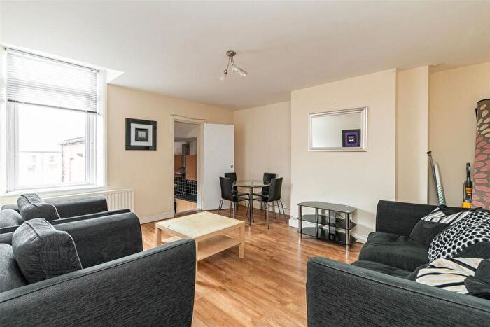 5 Bedroom Maisonette To Rent In Chillingham Road, Heaton, Newcastle Upon Tyne, NE6