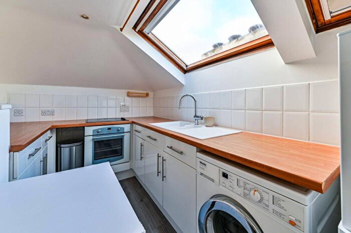 1 Bedroom Flat To Rent In Regents Park Road, Regent's Park, London, NW1