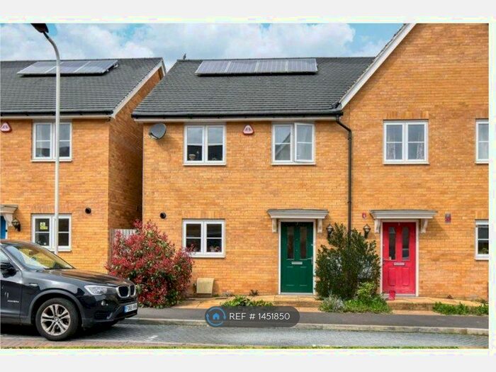 3 Bedroom Semi-Detached House To Rent In Smithsland Road, Romford, RM3