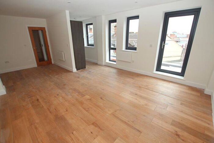 Apartment To Rent In Woking, GU21