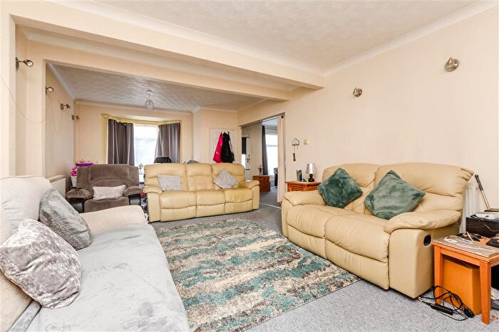 5 Bedroom End Of Terrace House For Sale In Gillingham Road, Gillingham, Kent, ME7