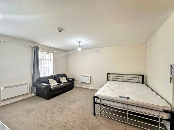 1 Bedroom Flat To Rent In High Street, Slough, Berkshire, SL1