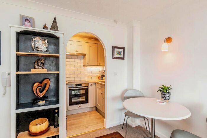 1 Bedroom Flat For Sale In Knightstone Road, Weston-super-Mare, Somerset, BS23