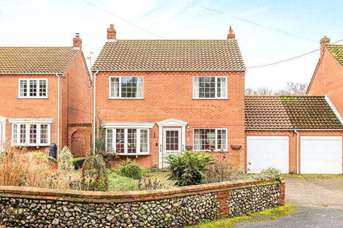 4 Bedroom Link Detached House For Sale In Four Bedroom Home Ready For The Next Chapter In Syderstone, PE31
