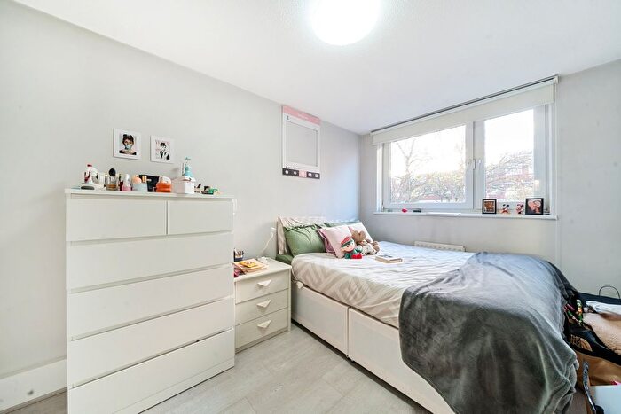 3 Bedroom Maisonette To Rent In Westbridge Road, Battersea, London, SW11