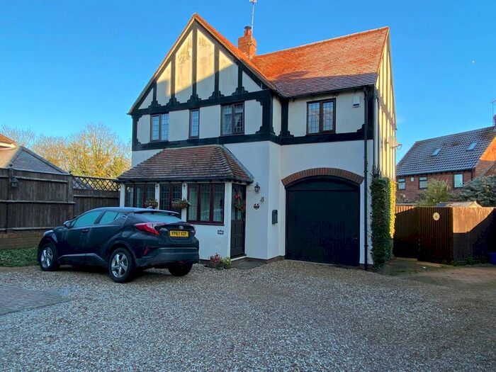 3 Bedroom Detached House For Sale In Church Mead, Roydon, Harlow, CM19