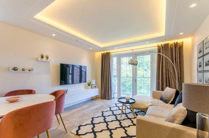 2 Bedroom Flat To Rent In Freshfield Drive, Southgate, London, N14