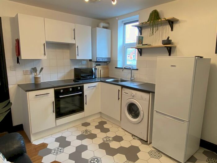 1 Bedroom Flat To Rent In (Old) Flat - Portland Street, Lincoln, LN5