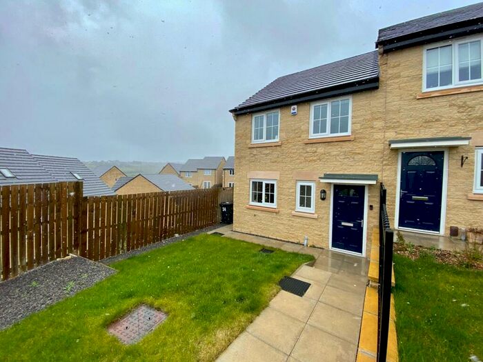 3 Bedroom House To Rent In Meadowlands, Allerton, Bradford, West Yorkshire, Uk, BD15