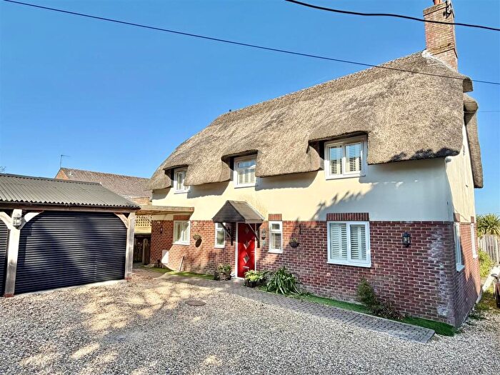 4 Bedroom Detached House For Sale In Wareham Road, Lytchett Matravers, BH16