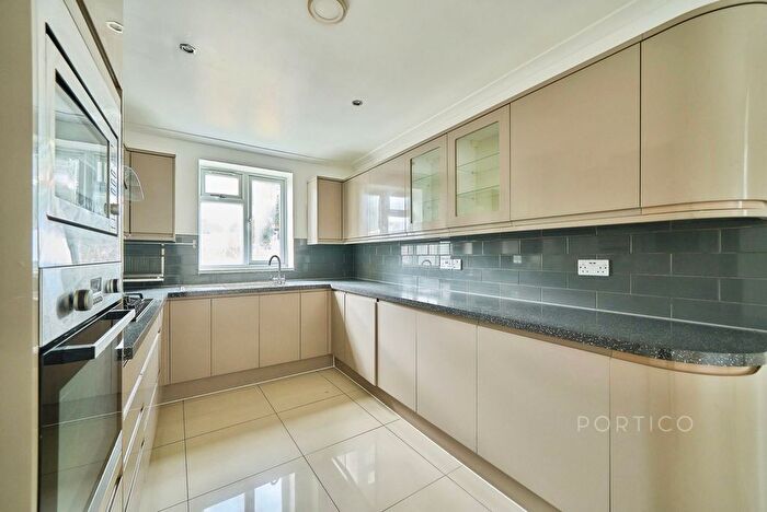 4 Bedroom Property To Rent In Vicarage Road, London, E10