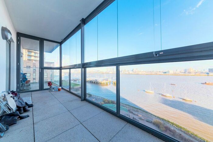 2 Bedroom Flat To Rent In City Peninsula, Barge Walk, Greenwich, London, SE10