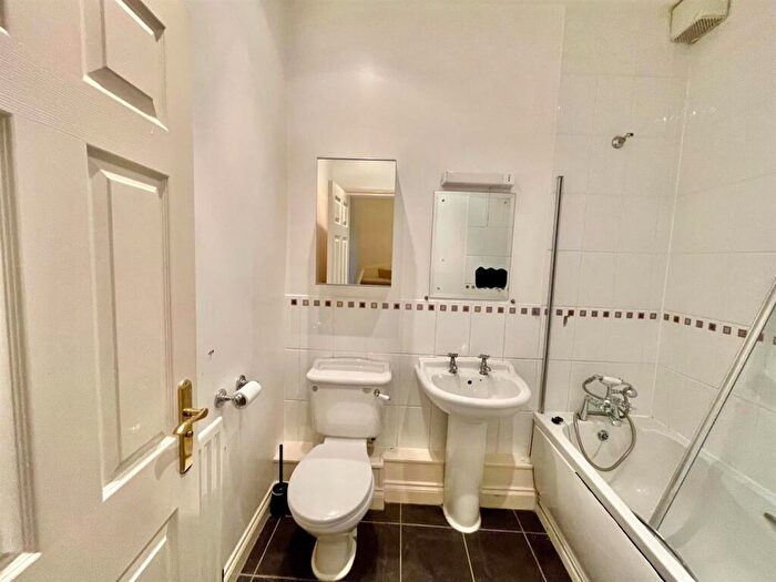 3 Bedroom Terraced House For Sale In Mosquito Way, Hatfield, AL10