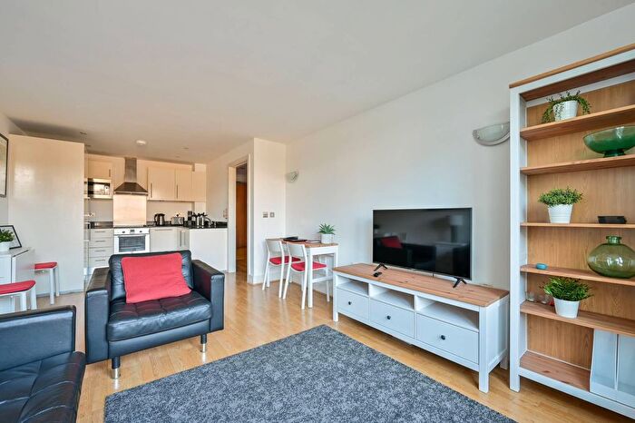 1 Bedroom Flat To Rent In Empire Square West, Borough, London, SE1