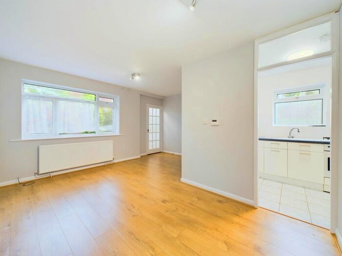 1 Bedroom Apartment To Rent In Westfield Park, Pinner, HA5