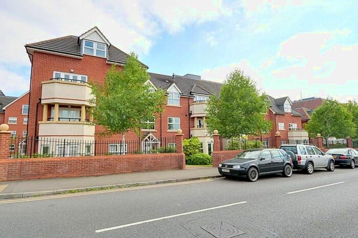 2 Bedroom Flat To Rent In Pembroke Road, Ruislip, HA4