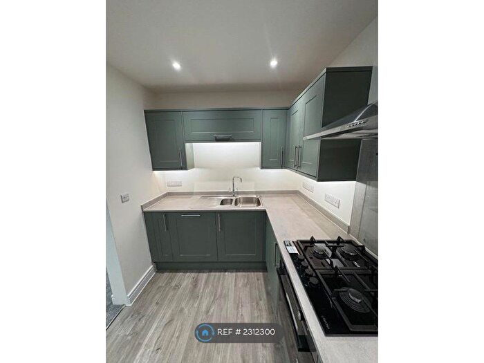 2 Bedroom Flat To Rent In Parkfield Road, Torquay, TQ1