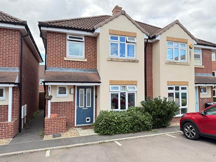3 Bedroom Semi-Detached House For Sale In Westinghouse Park, Chippenham, SN14