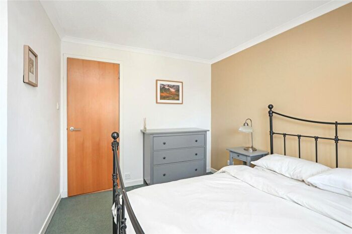 2 Bedroom Flat For Sale In Lintwhite Court, Bridge Of Weir, PA11