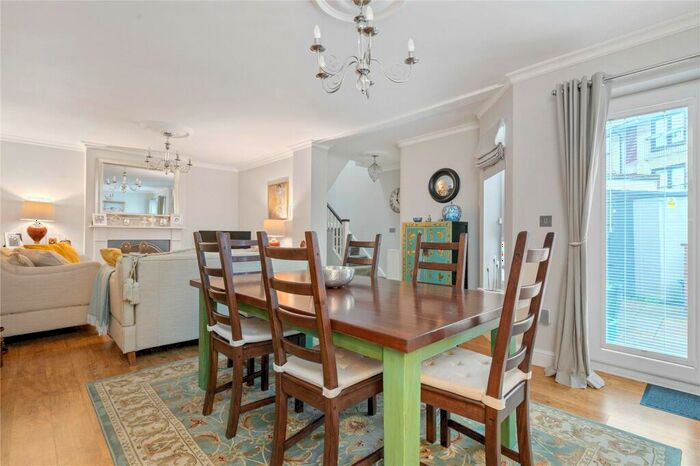 3 Bedroom End Of Terrace House For Sale In Buckingham Mews, London, N1