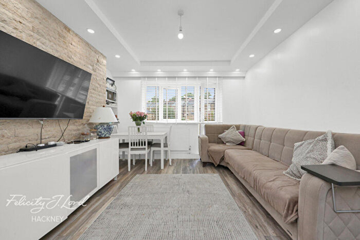 2 Bedroom Flat For Sale In Rutland Road, London, E9